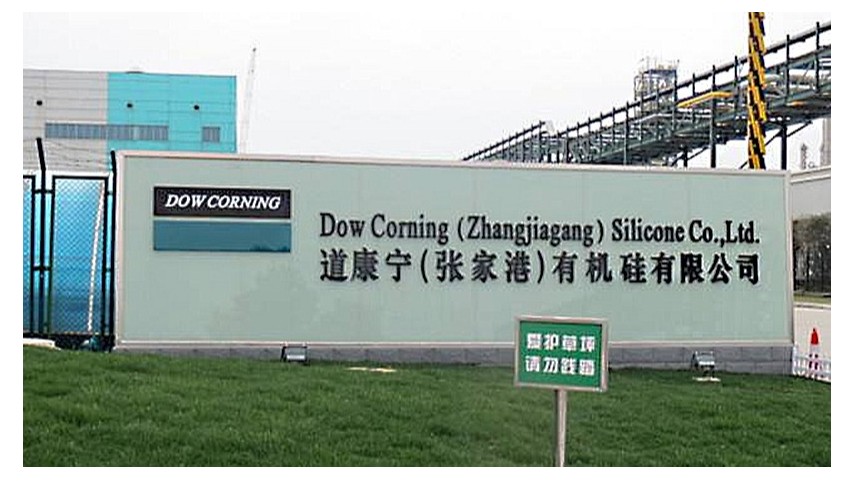 張家港道康寧使用薩都固定奇擋煙垂壁、特級(jí)防火卷簾門